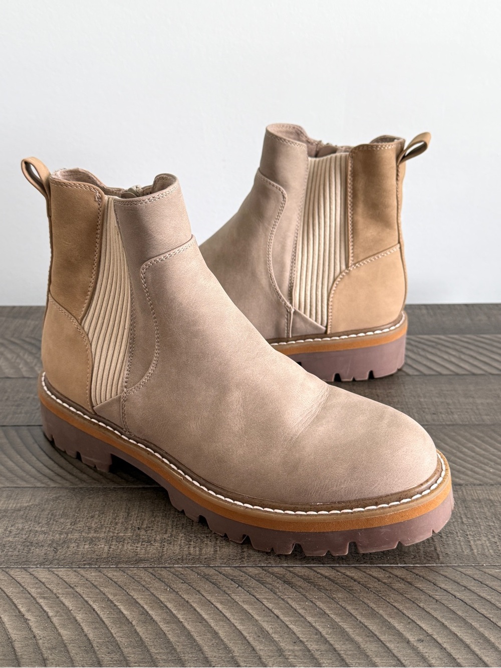 Bullboxer B-52 Ankle Lug Boots | Tan
 Chelsea Boots Women’s Size 8